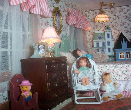 tiny dollhouse dolls